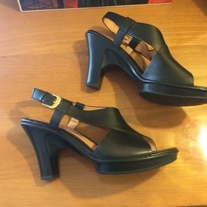 Sofft sz9 platform sandals - like new